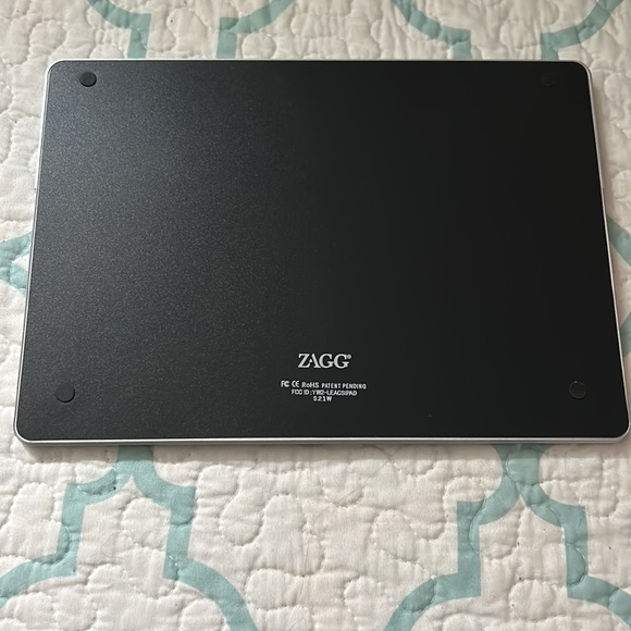 ZAGG Folio Keyboard with Hinged Case - Picture 6 of 6